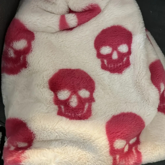 Rachel Zoe Viral TikTok Pink White Skull Plush Throw Blanket Halloween NWT Soft - Picture 5 of 5